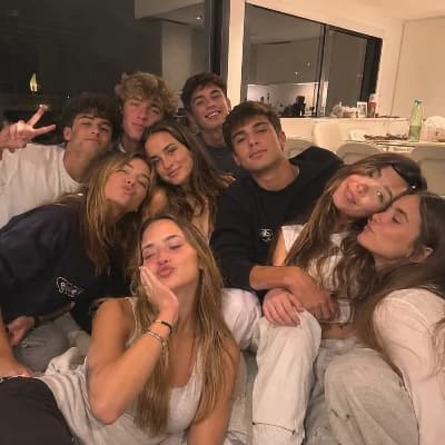 Kiko, Alejandro, David, Tomás, Sheila, María del Carmen, María, Amanda, Natalia thumbnail