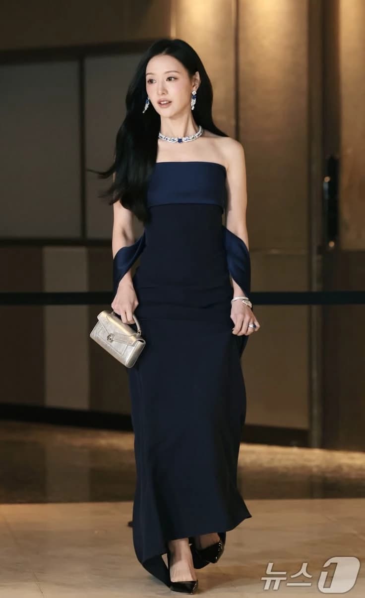 Kim Ji-won  thumbnail
