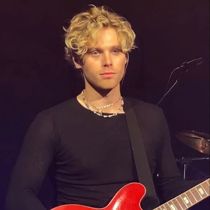 Luke Hemmings thumbnail