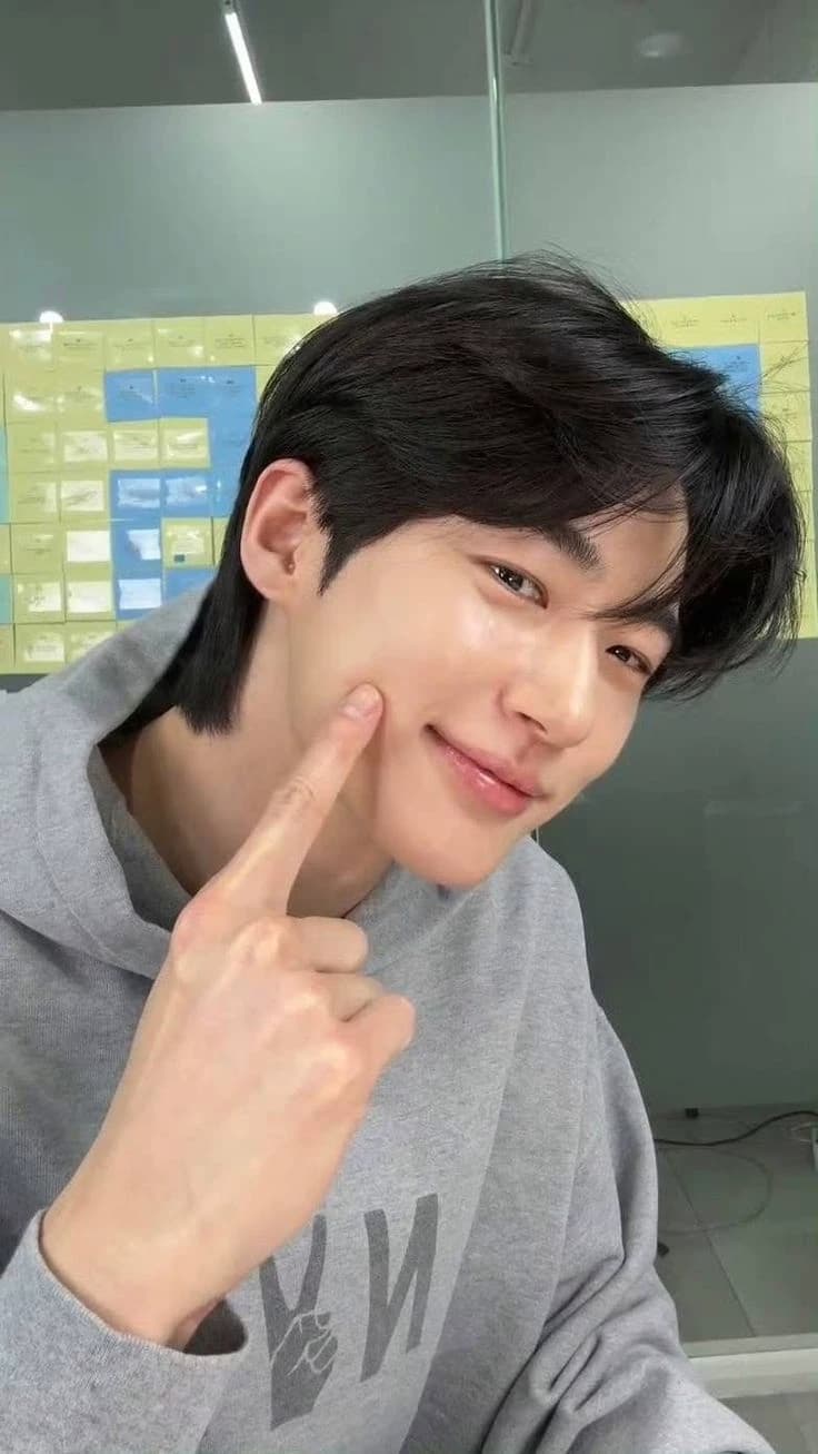 byeon wooseok  thumbnail