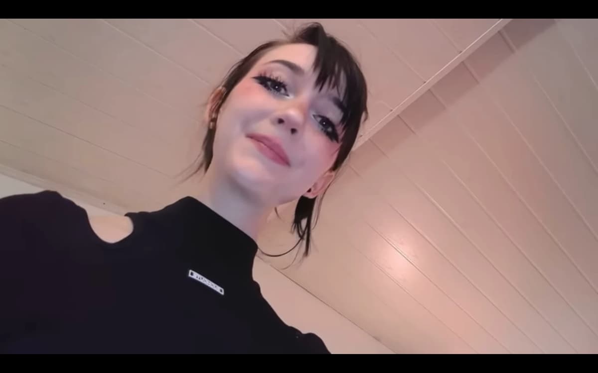 Chloe thumbnail