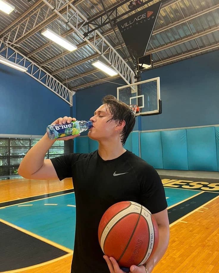 Gio (Enrique gil) thumbnail