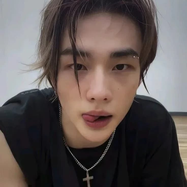 hyujin  thumbnail