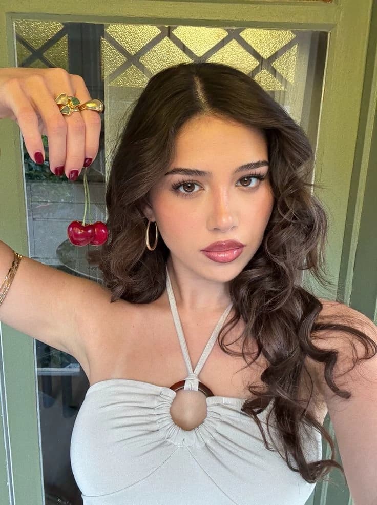 Daniela thumbnail