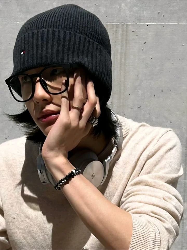 Hwang hyunjin thumbnail