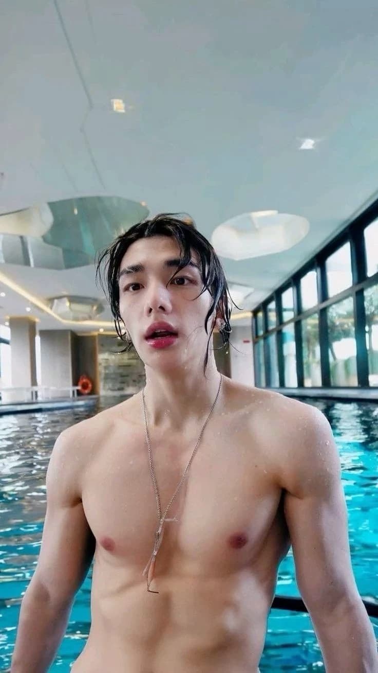 Hwang Hyunjin thumbnail
