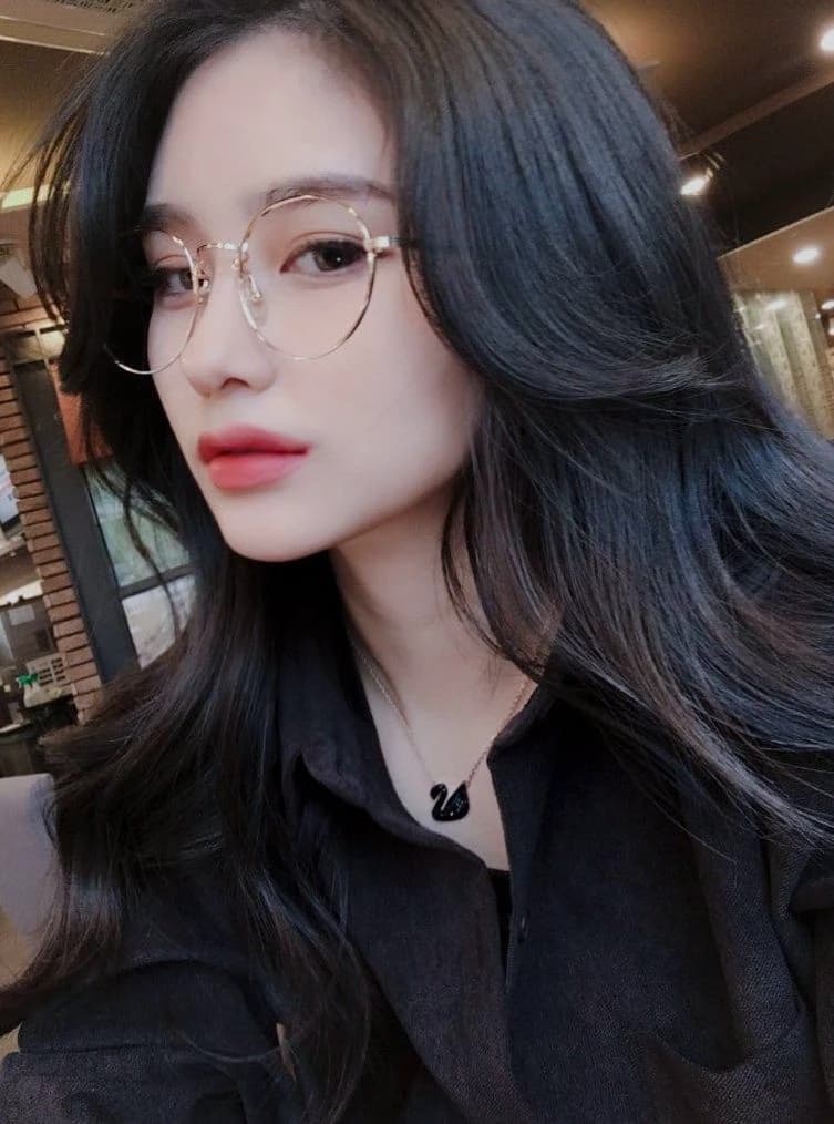 kim thumbnail