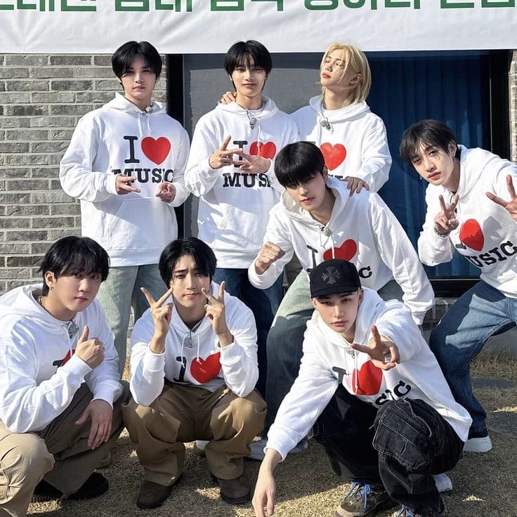 STRAYKIDS thumbnail