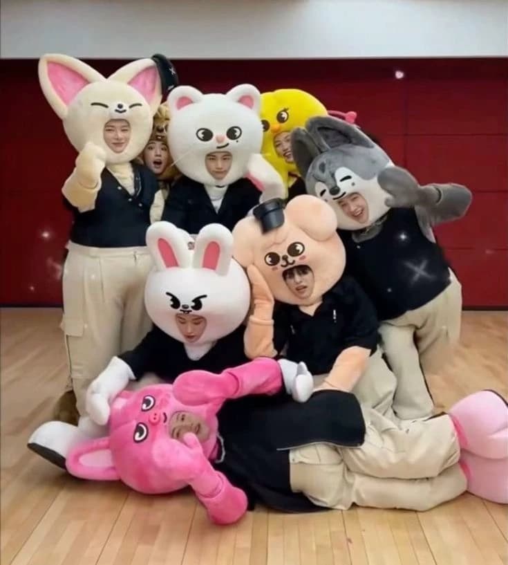 STRAYKIDS thumbnail