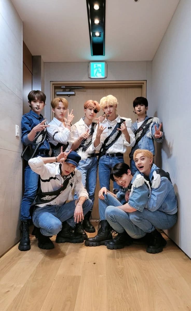 STRAYKIDS thumbnail