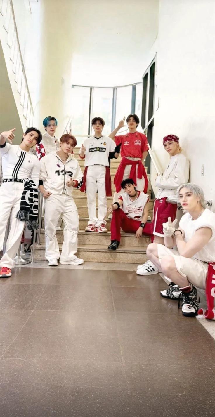 STRAYKIDS thumbnail
