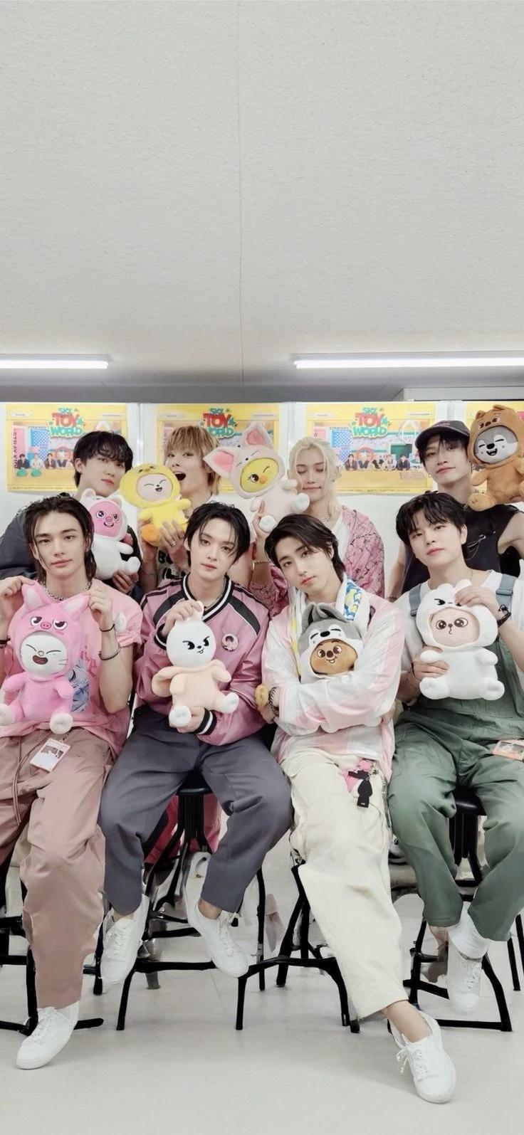 STRAYKIDS thumbnail