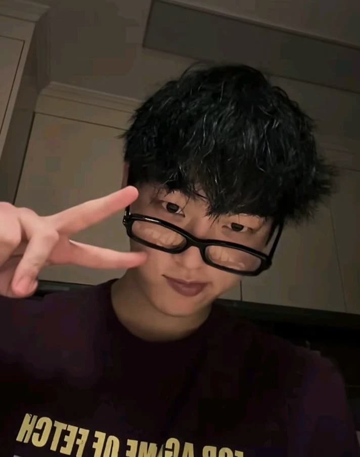 Ahn suho thumbnail