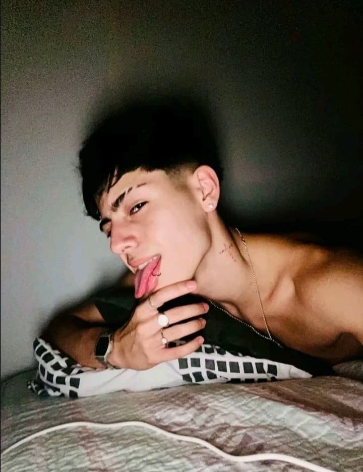 Adrian 🐾 thumbnail