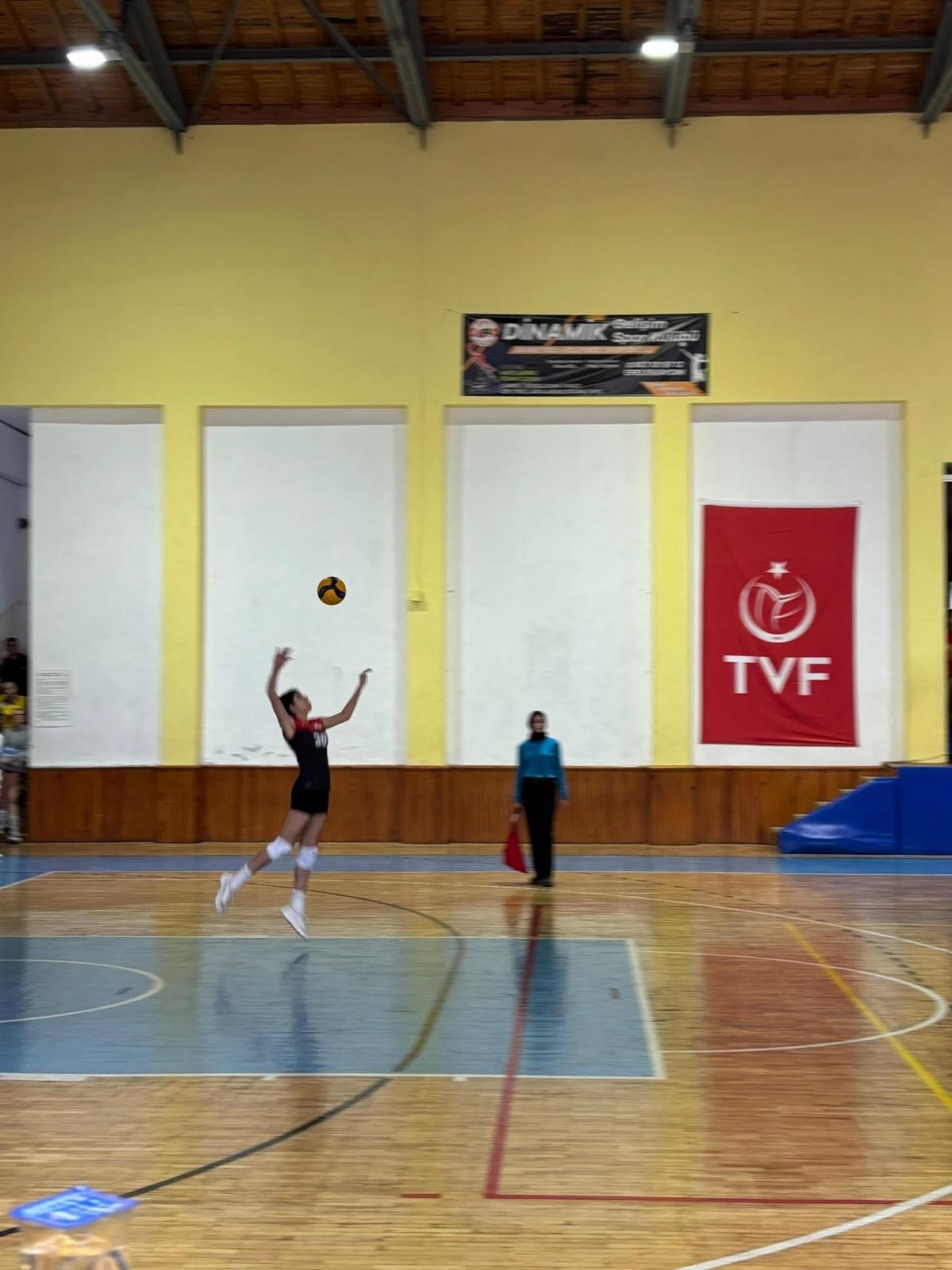 Voleybolcu Kız (Gl/WLW) thumbnail