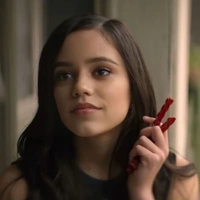 Ellie Alves thumbnail
