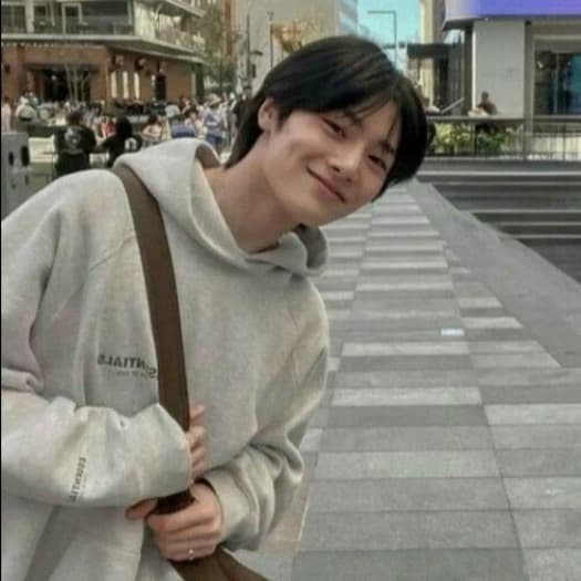 I.N Jeongin. thumbnail