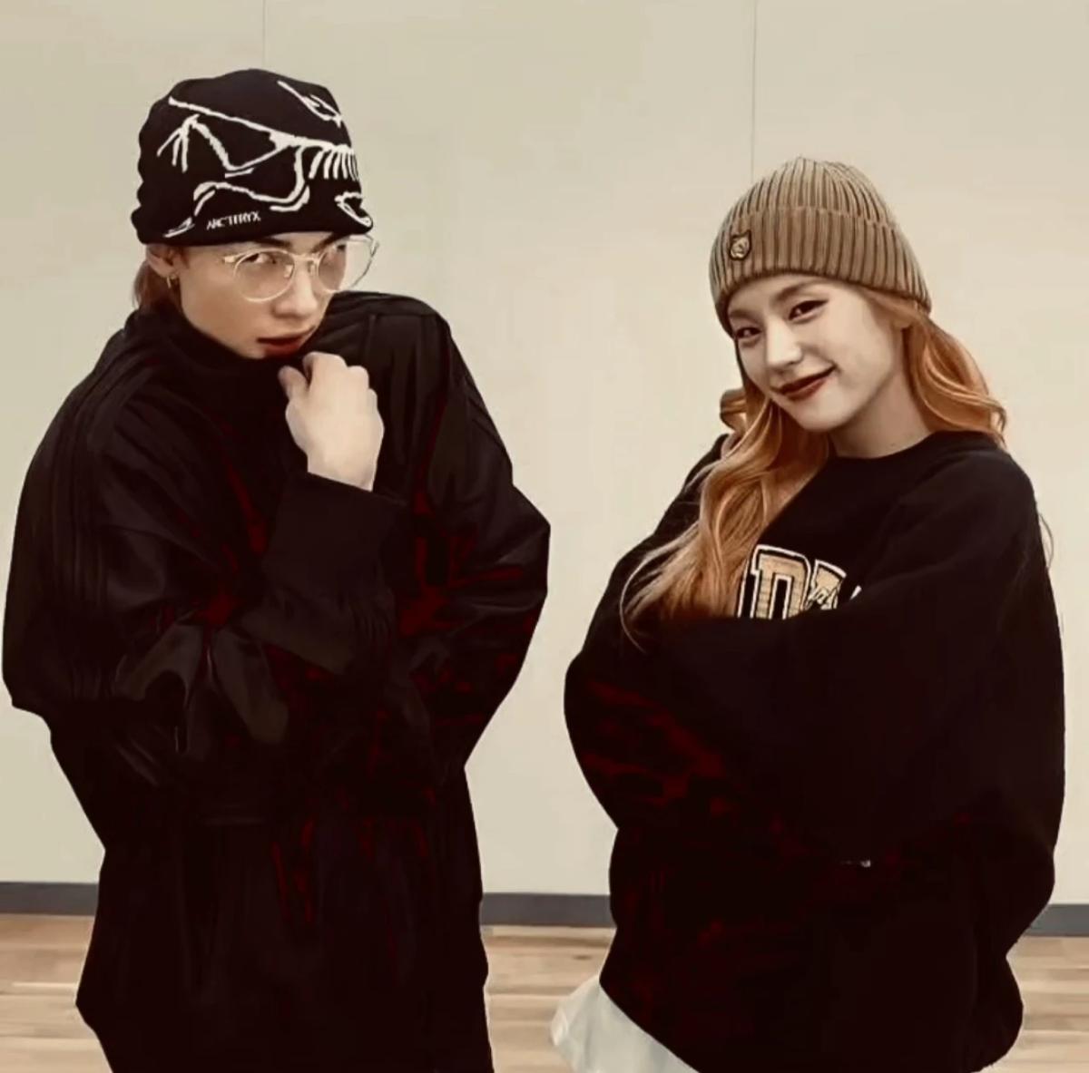 ' Yeji and Hyunjin thumbnail