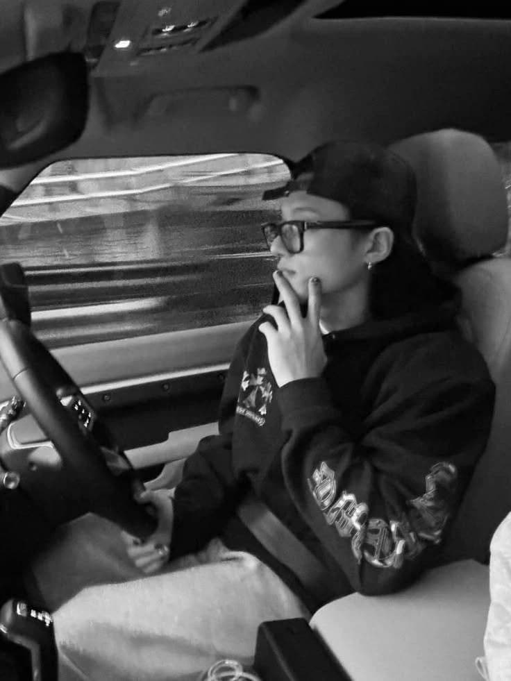 Wooyoung (Tinder) thumbnail