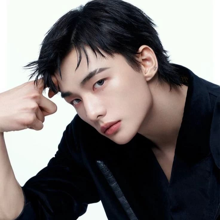 hwang hyunjin thumbnail