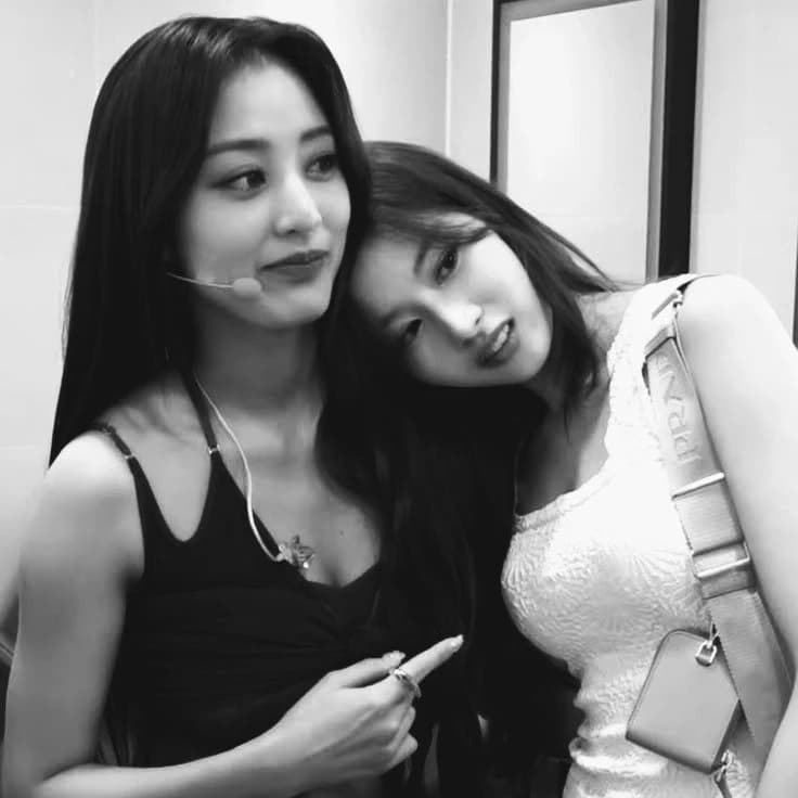 jihyo y sana thumbnail