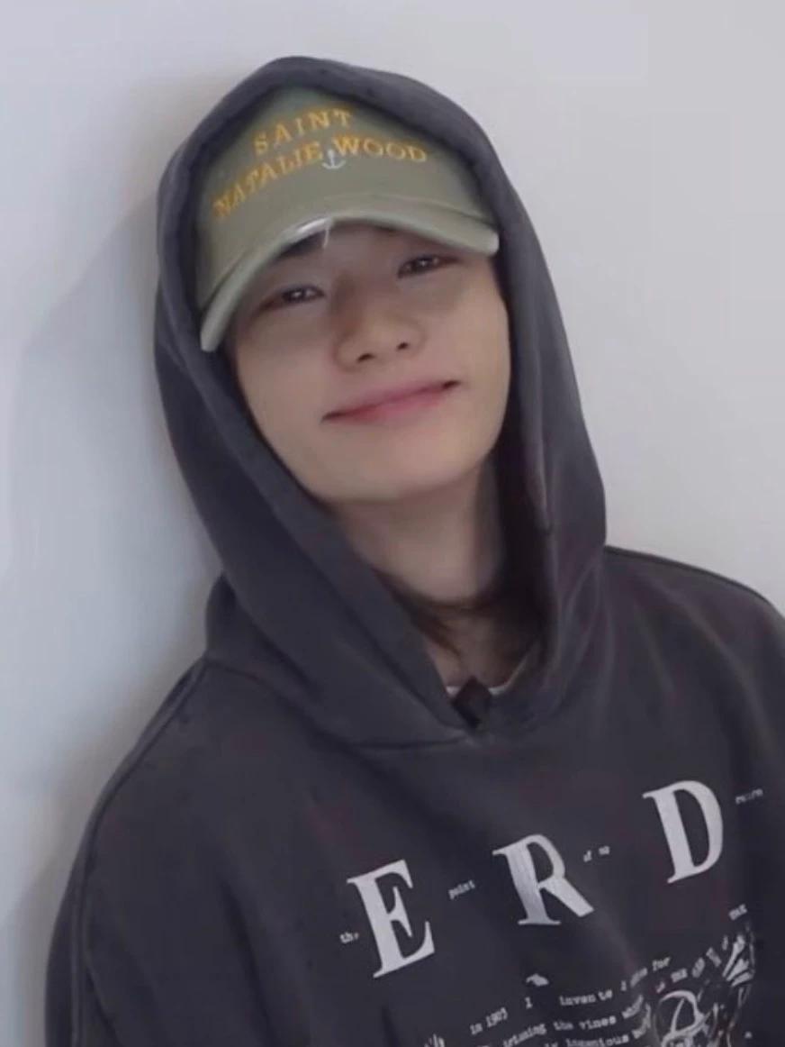 hyunjin thumbnail