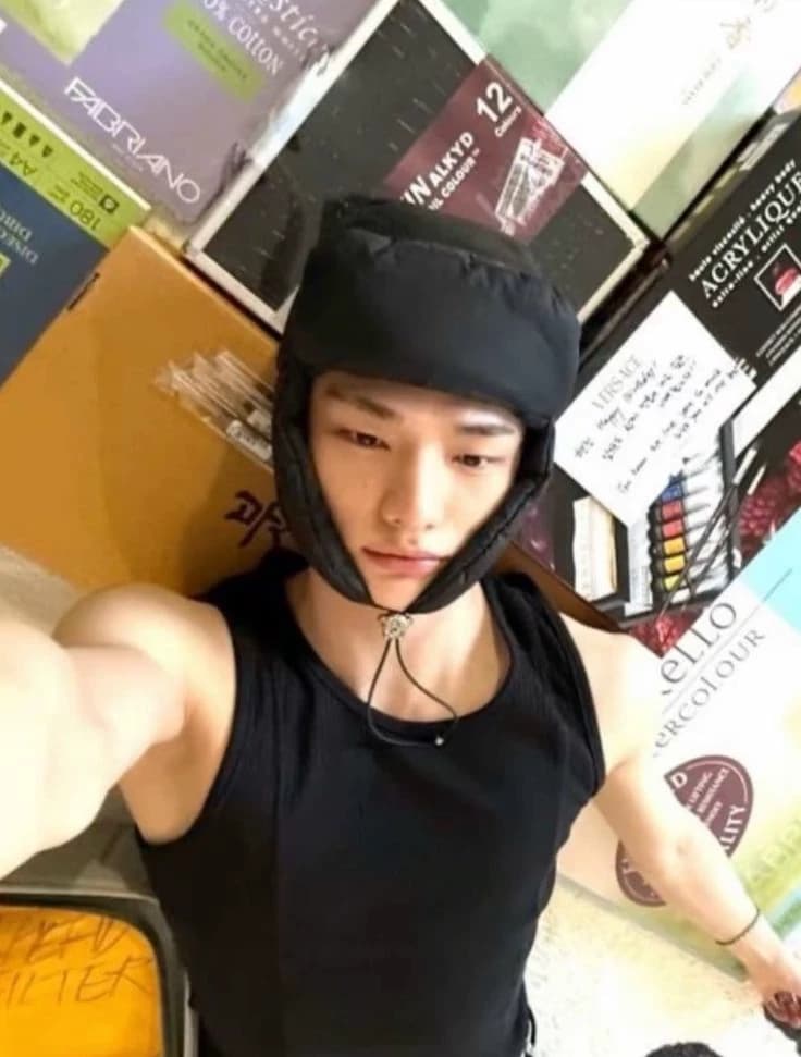 Hwang Hyunjin thumbnail