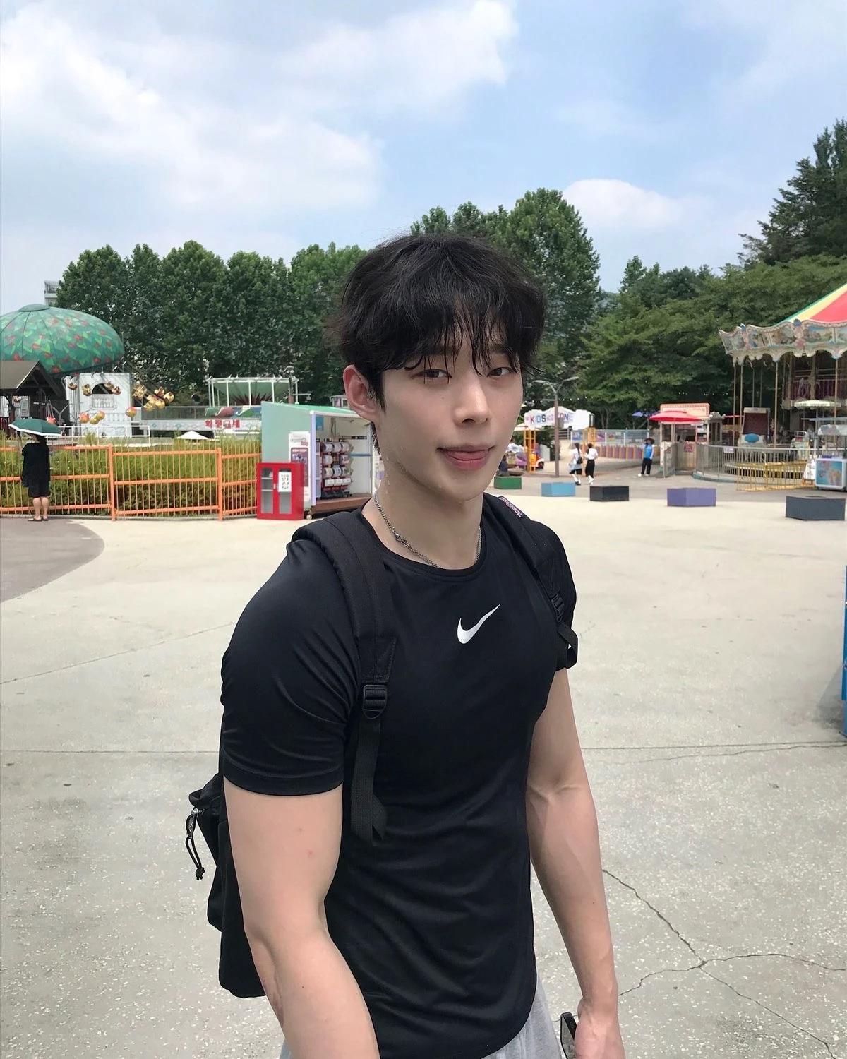 KOREAN HUSBAND [𝕁𝕚𝕟𝕤𝕖𝕠𝕜] thumbnail