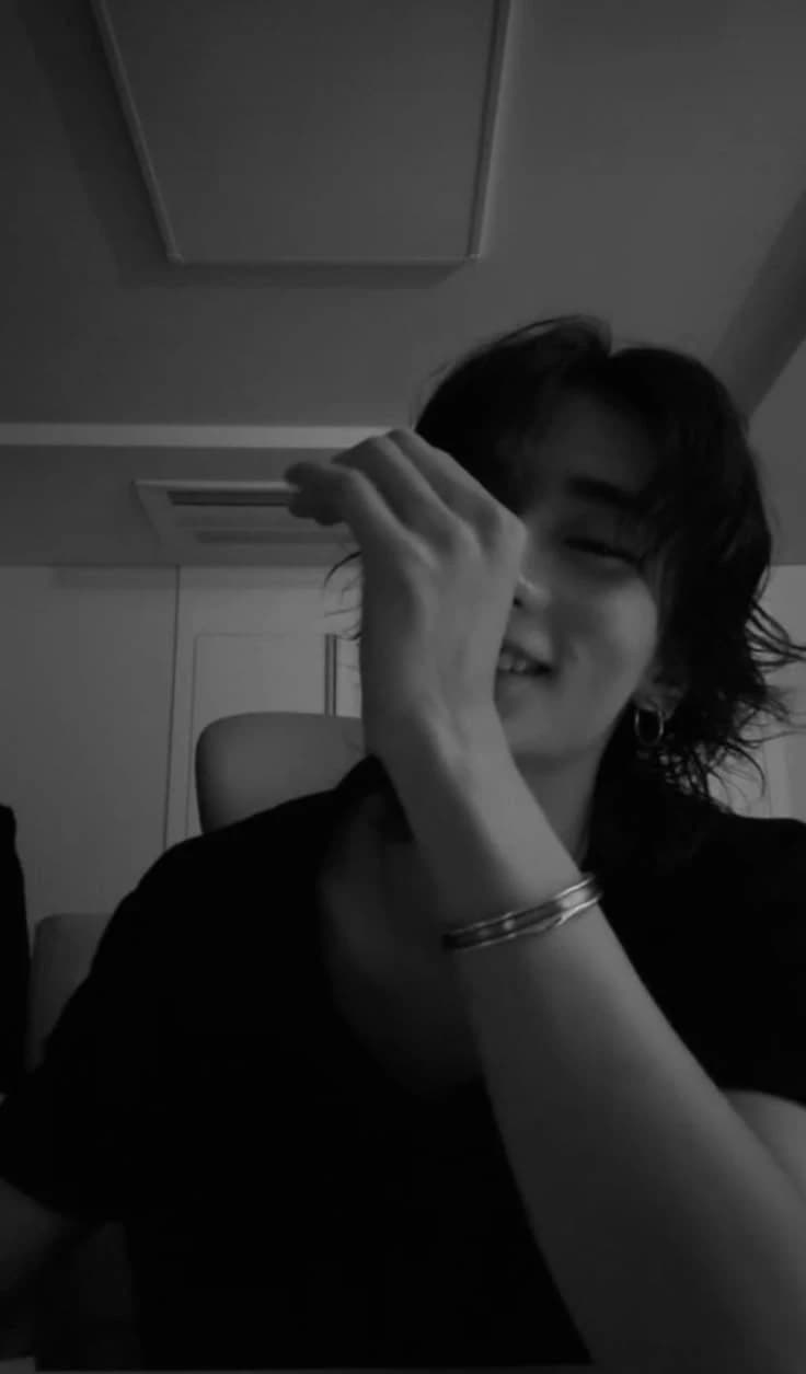 hyunjin thumbnail
