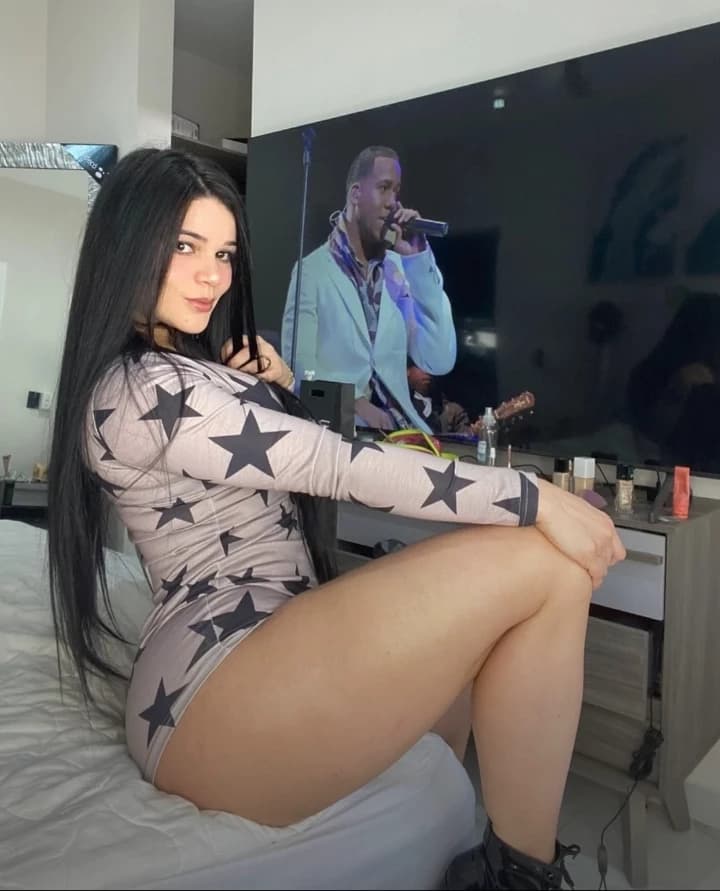 Luciana Cedeño+18 thumbnail