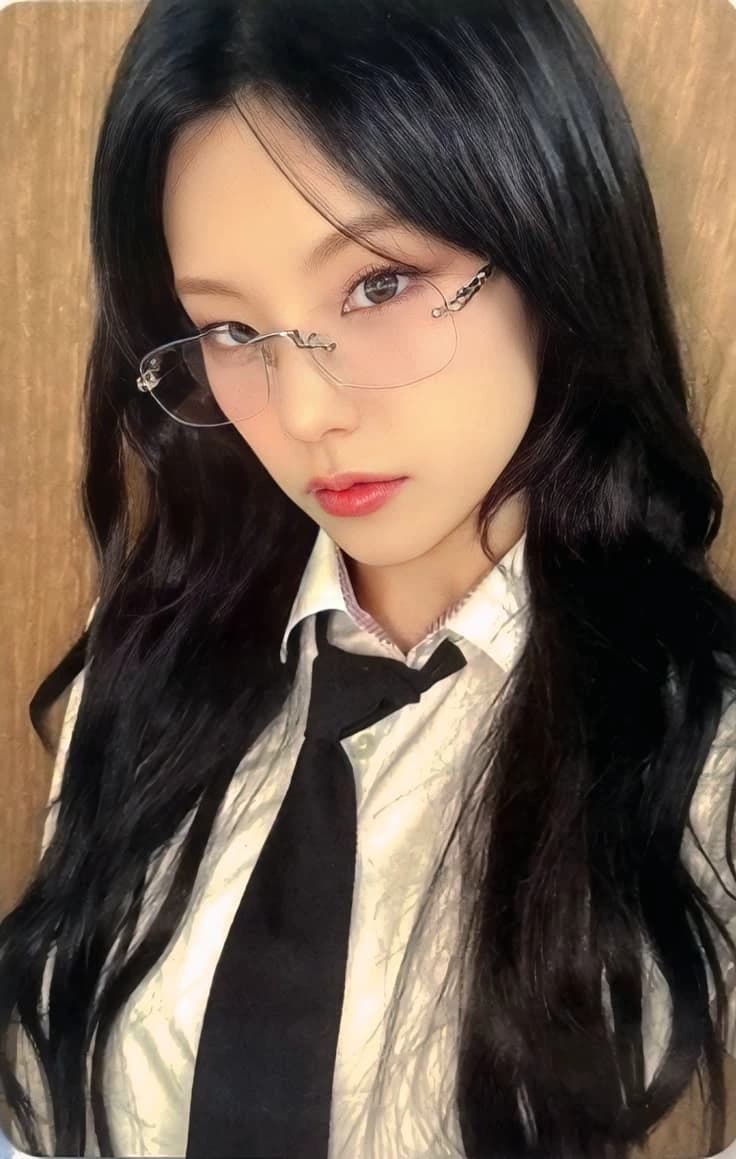 Hwang Yeji- WLW/GL thumbnail