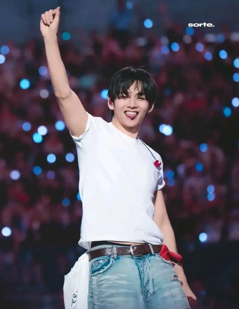 Kim Taehyung  thumbnail