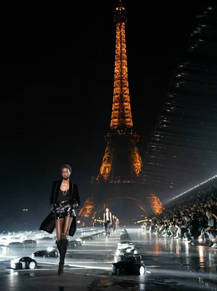 Fashion runway thumbnail