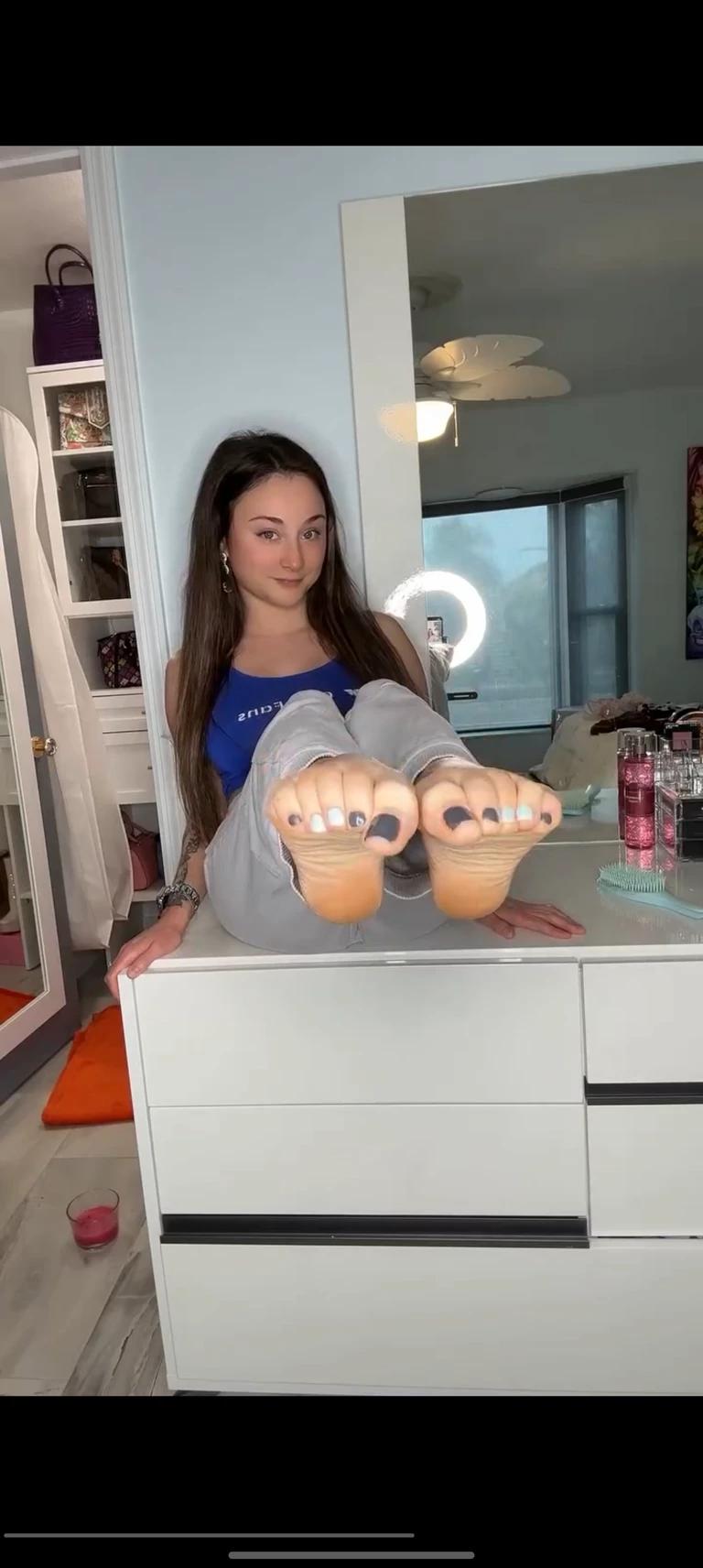 Sarah's Feet thumbnail