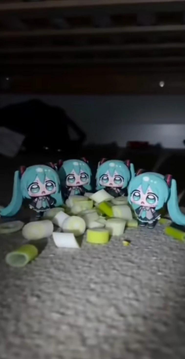 Mini miku thumbnail
