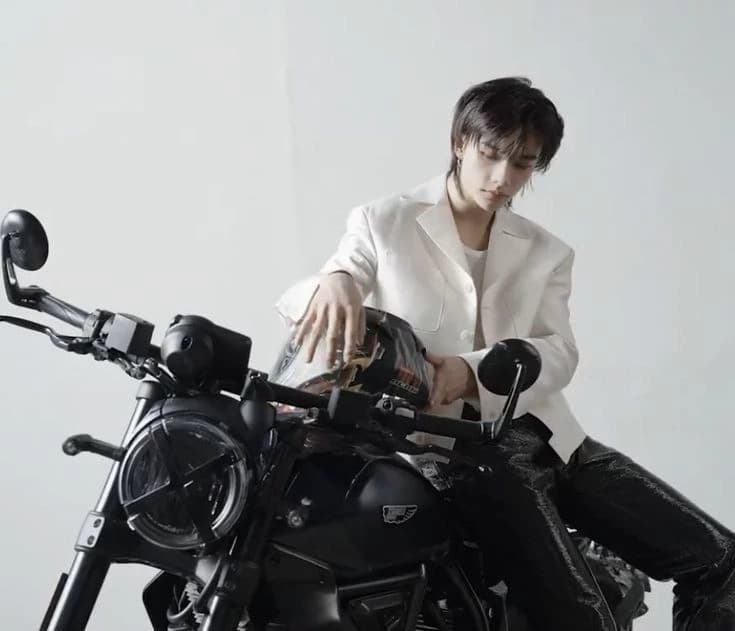 Hwang Hyunjin - Hyunlix thumbnail