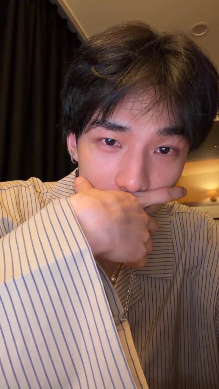 Hwang Hyunjin  thumbnail