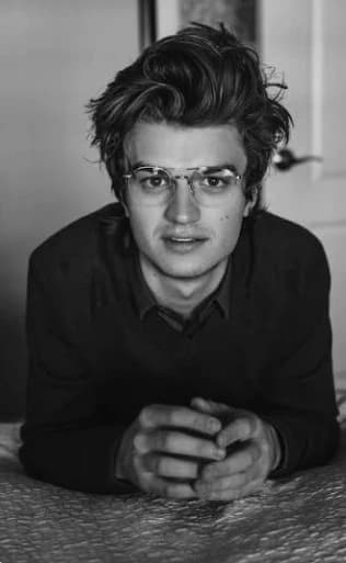 Joe Keery thumbnail