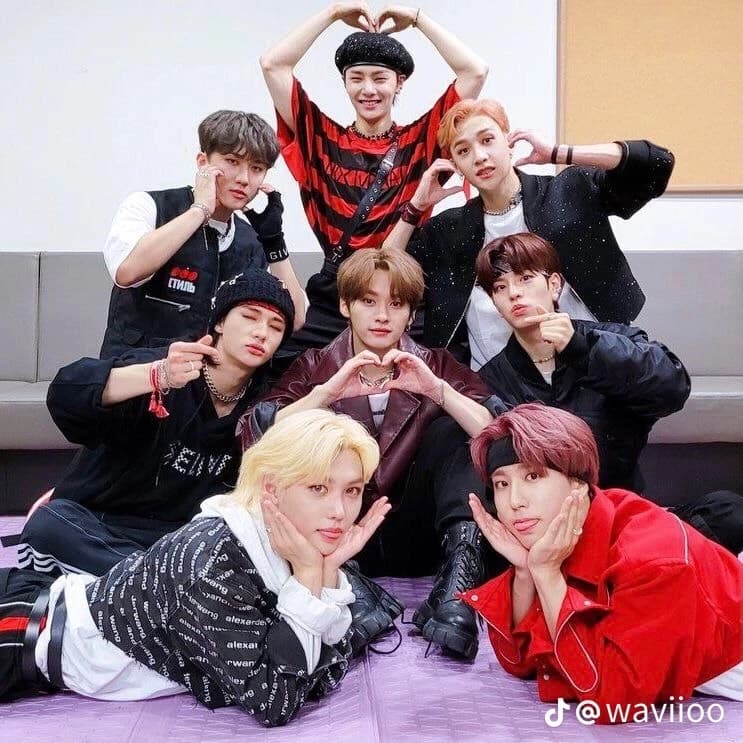 Stray Kids with a pick me  thumbnail