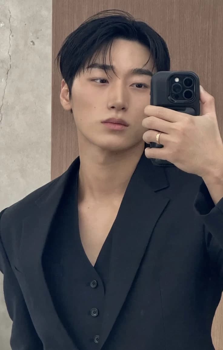 Choi San thumbnail