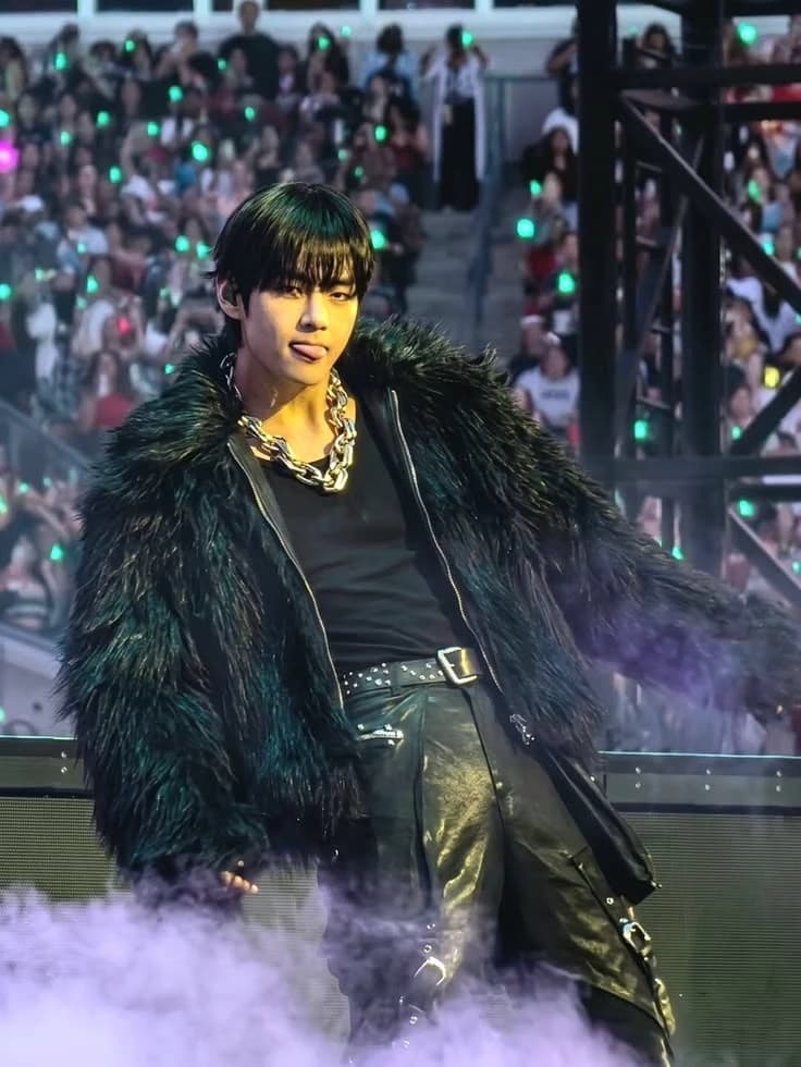 Kim Taehyung  thumbnail