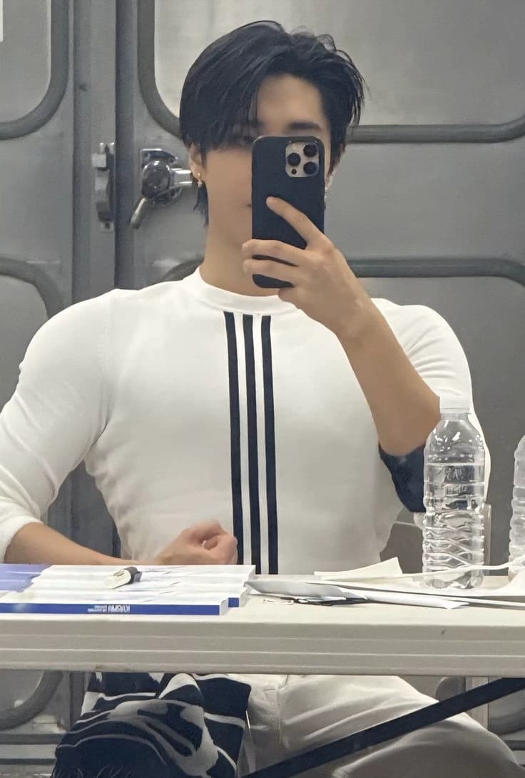 Han jisung (introverted uncle) thumbnail