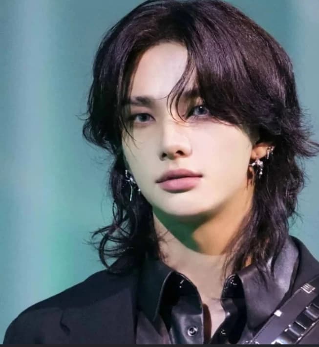 hyunjin  thumbnail