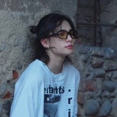 Hwang Hyunjin thumbnail