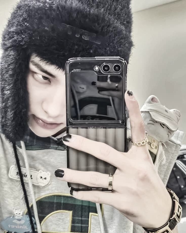 Hyunjin thumbnail