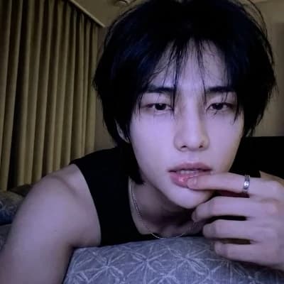 Hwang Hyunjin thumbnail