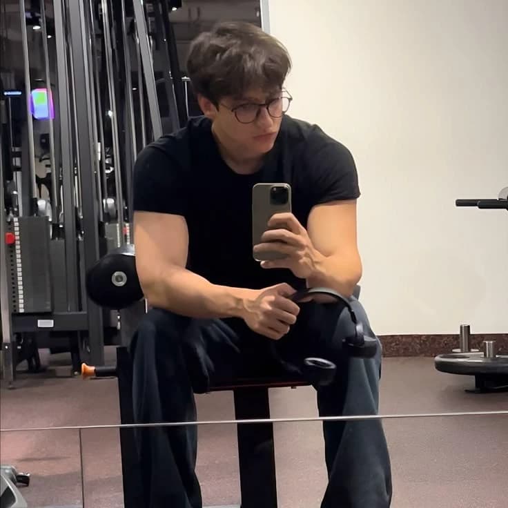 Lucien Vale (Hot Nerd) thumbnail