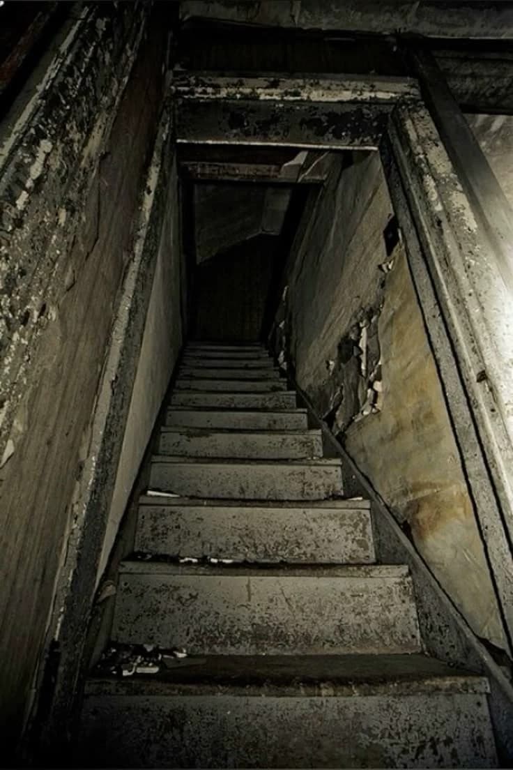 Ghost Hunting thumbnail