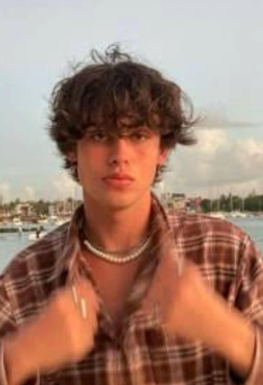 Alex thumbnail