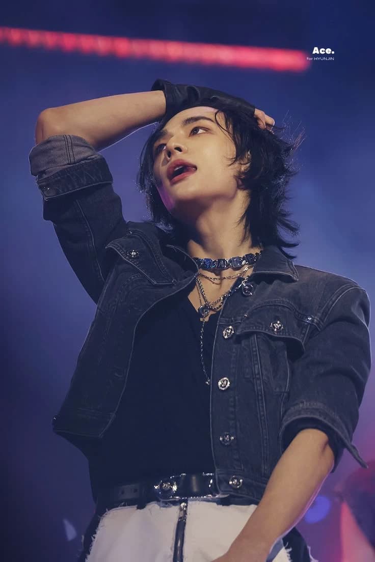 Hwang Hyunjin thumbnail